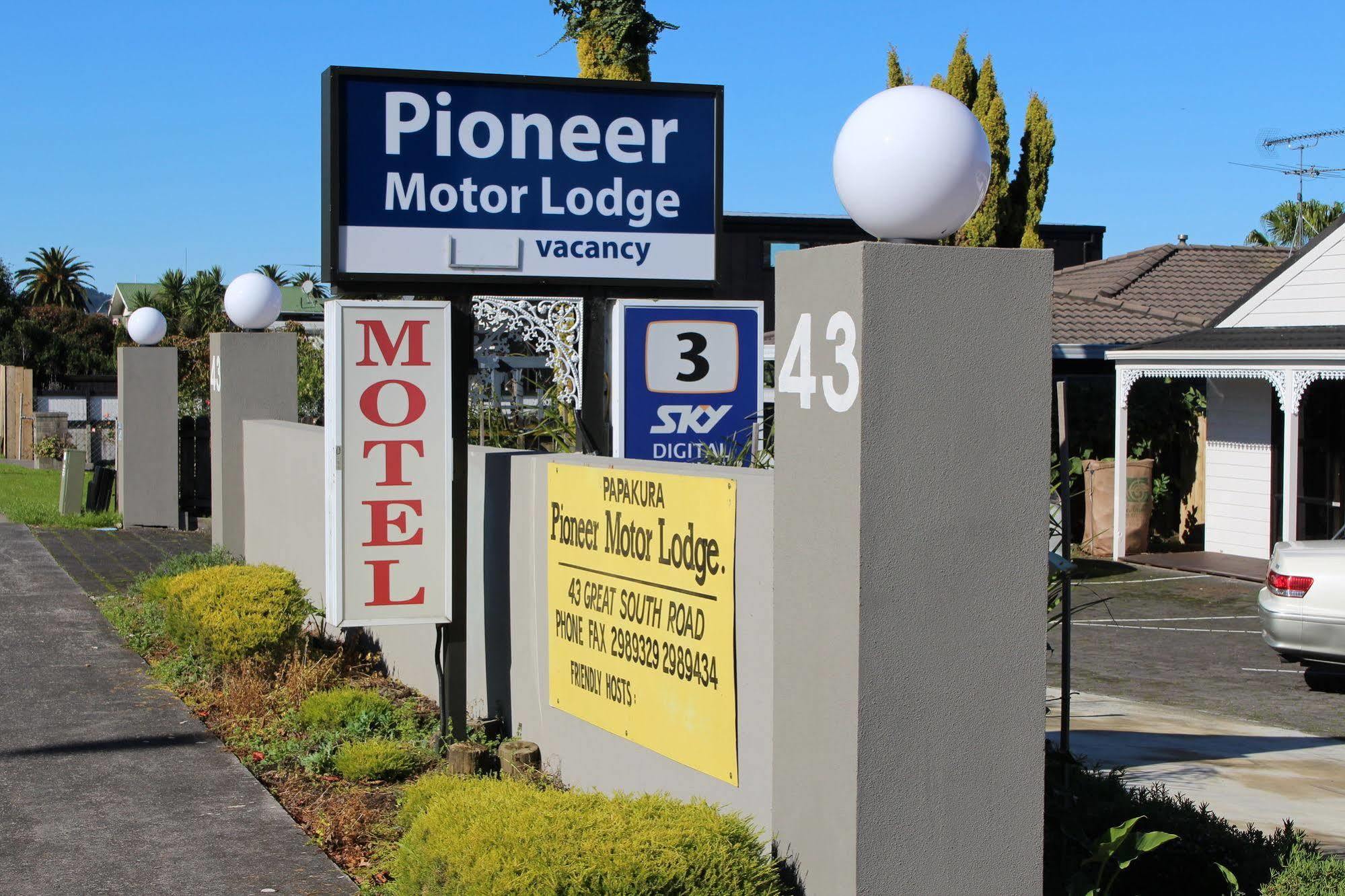 Papakura Pioneer Motor Lodge & Motel Exterior photo